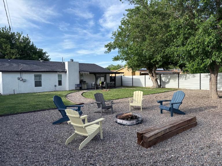 Sunrise Experience w/King Size Bed & Pet Friendly - Ferienwohnung Roswell