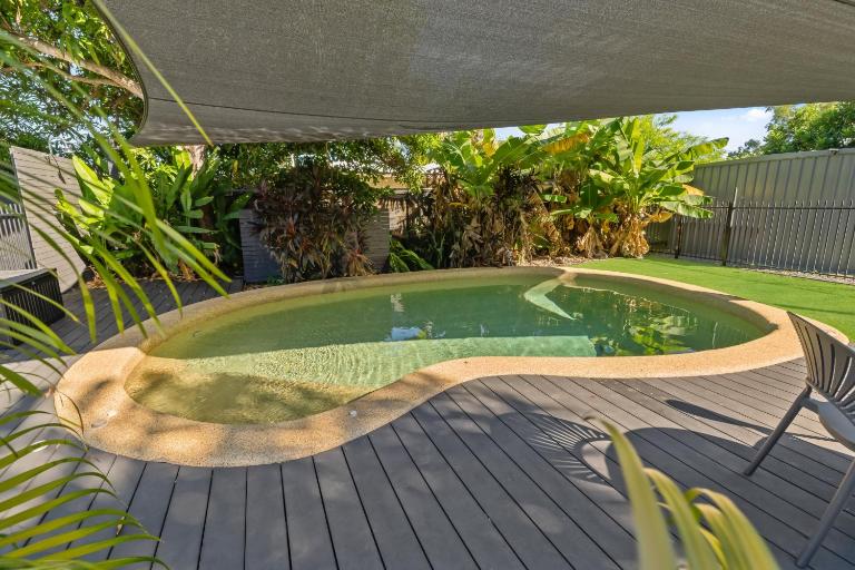 Top End Lifestyle 3BR home with large yard and pool - B&B Kingaroy