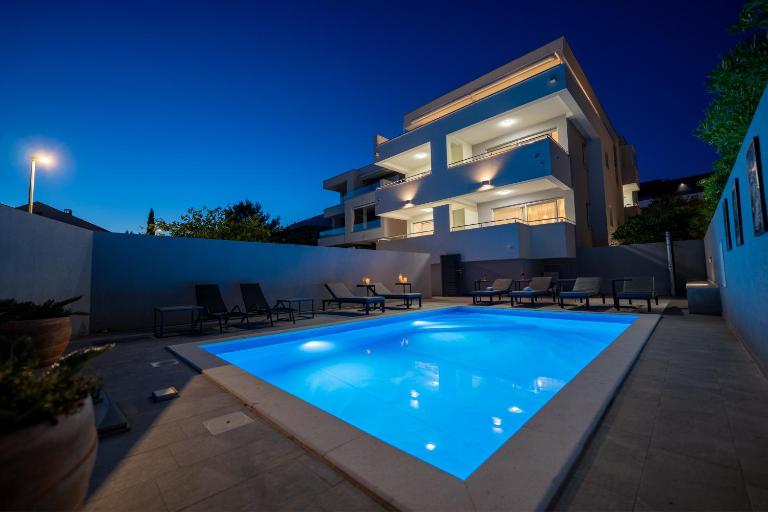 Villa Maro - Apartments with Heated Pool - B&B Novalja