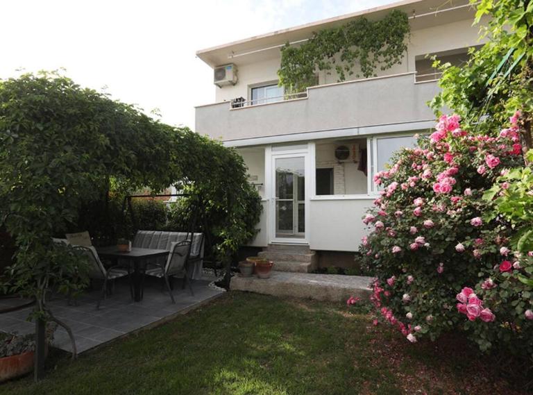 Garden Oasis - Kaštel Lukšić - B&B Kutleše