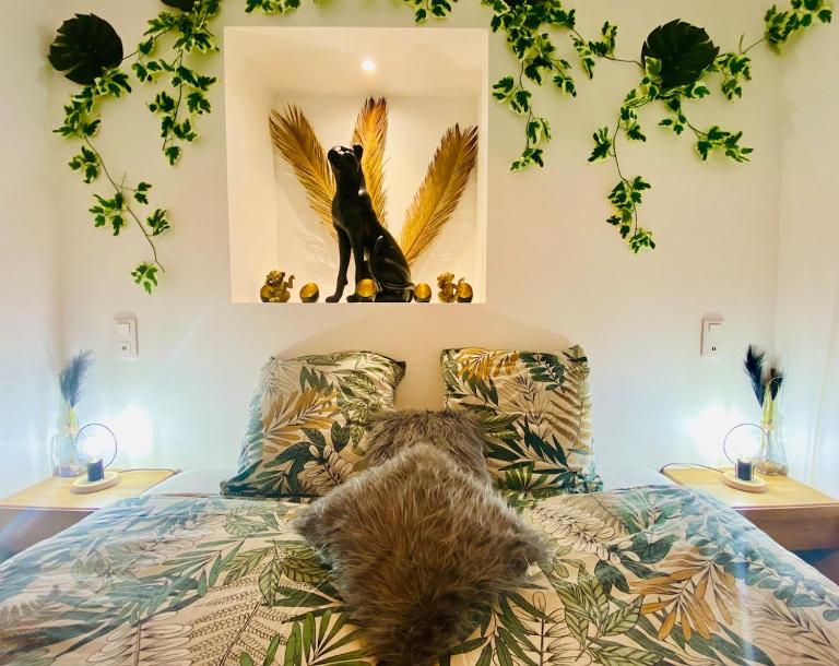 Ici, dort un Gorille - B&B Planay