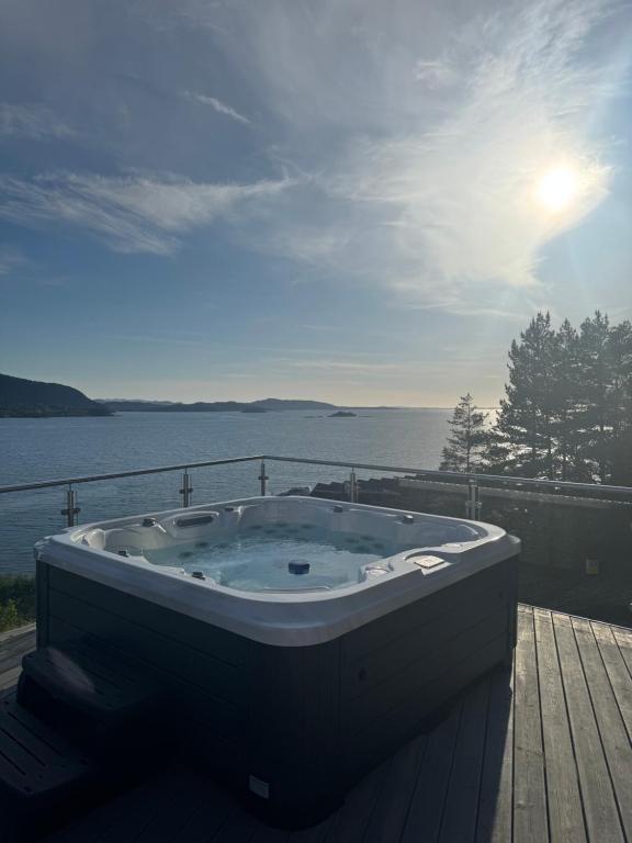 The Pulpit Rock Villa with sea view & jakuzzi - B&B Strand