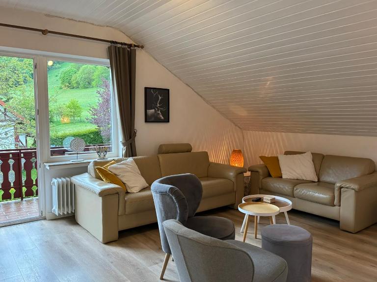 SonnenTraum Willingen - 95qm, 3 Schlafzimmer, 3 Bäder, Balkon & Bergblick - Ferienwohnung Willingen (Upland)