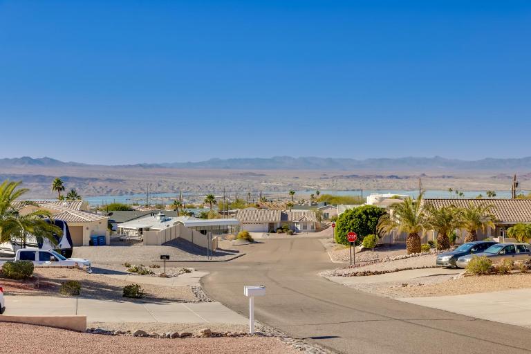 Putting Green, Pool Access: Lake Havasu City Home! - B&B Lake Havasu City