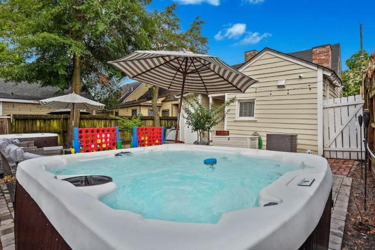 Hot Tub - Historic District - Next to Forsyth Park - B&B Savannah