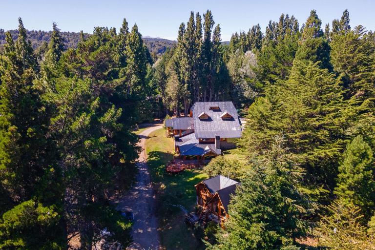 Cabañas Villa Labrador con costa de lago - B&B Bariloche