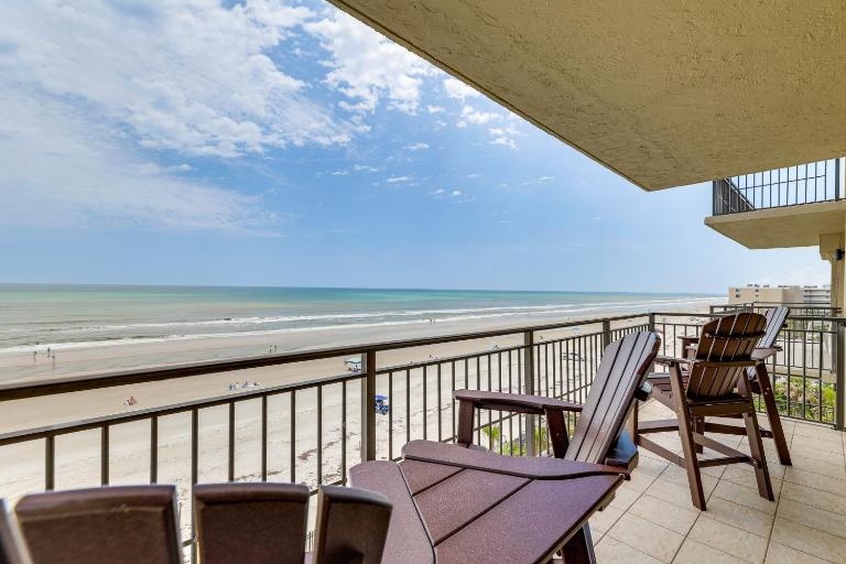 Beachfront New Smyrna Condo: 1 Mi to Flagler Ave - Ferienwohnung New Smyrna Beach