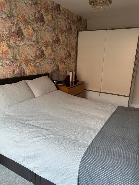 KIng sized bed and private bathroom - Chambres d'hôtes Southbourne