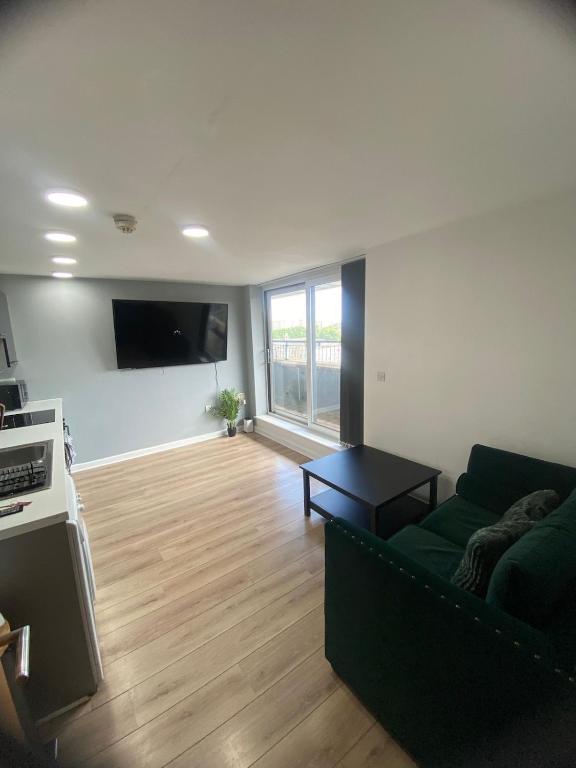 Modern 1-Bed Flat with Balcony - B&B Bradford