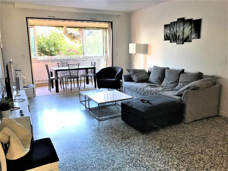 Grand appartement proche mer avec WIFI - B&B Le Lavandou