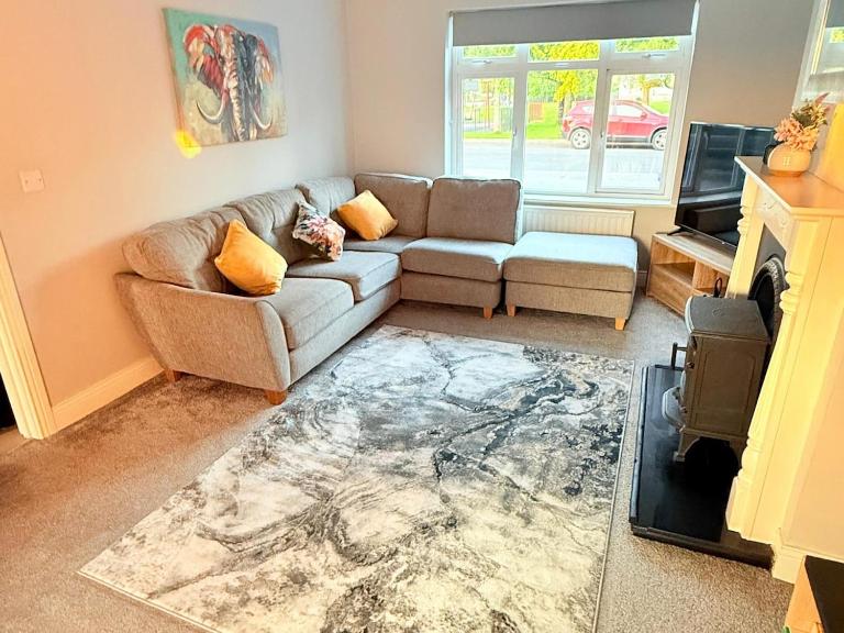 Cosy Getaway in Gurteen Village - Ferienwohnung Cloonlaheen