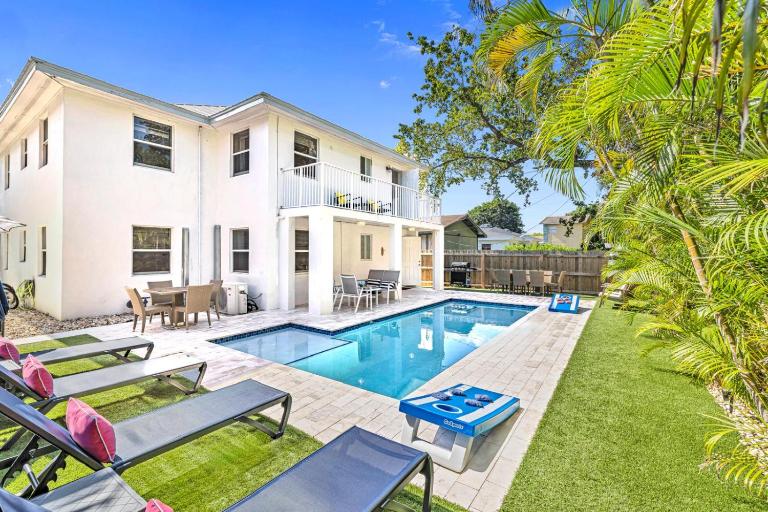 Large 8 Beds 4 Bath Heated Pool House Delray Beach - Chambres d'hôtes Delray Beach