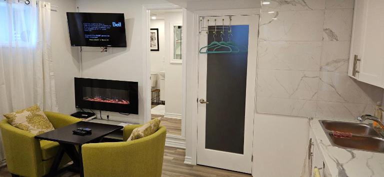 Walk out Basement Studio - B&B Smithville