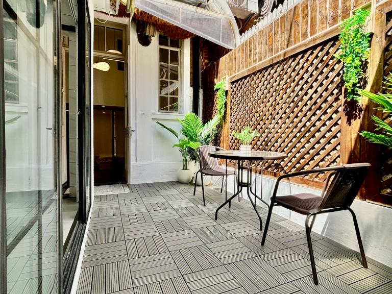 Duplex Garden Villa with Private Courtyard Jing'an Villa Near Metro Downtown Shanghai - Ferienwohnung Shanghai