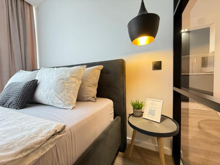 RentNow Cozy Central Apartment Lev Tolstoi 43b with Balcony - B&B Chișinău