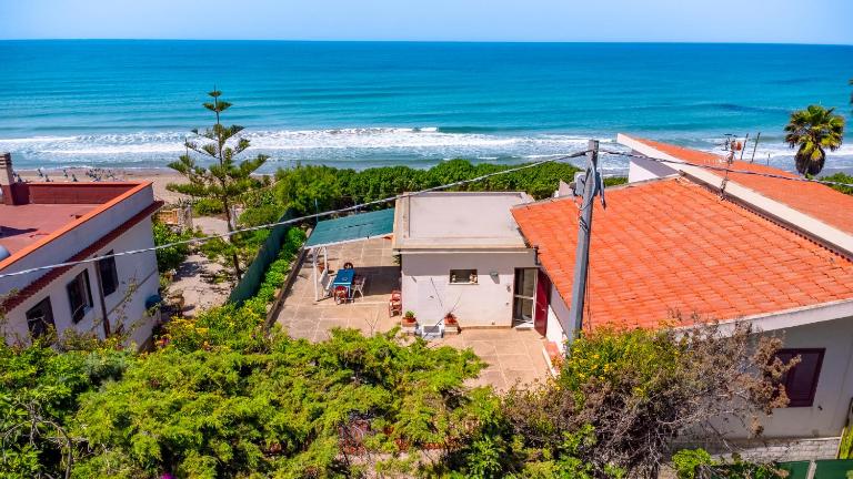 Montalbano House by Biddizzi Rari - Accesso diretto alla spiaggia, casa al mare - B&B Sciacca