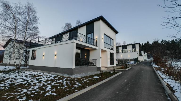 Tarcin Luxury Villas - Bed and Breakfast Čičke