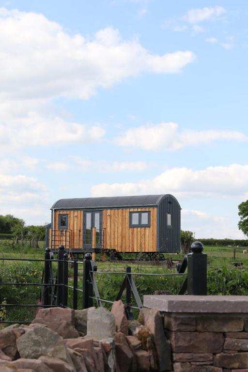 Long Meadow Shepherd Hut - Brecon Beacons, LD3 7TD - B&B Talyllyn