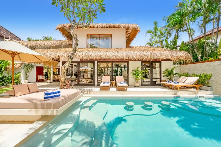 Villa Aurora - Private 6 BDR Villa in Seminyak, prime Location, Pool & Garden - B&B Seminyak