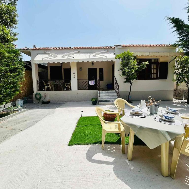 Central Garden House , Delta Hospitality - Chambres d'hôtes Ofrínion