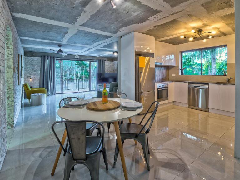 Stunner 2 min walk to beach by Custom Bnb Hosting - Bed and Breakfast Turkey