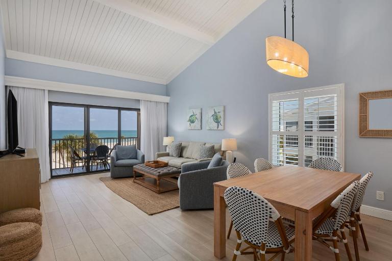 Beach Villa 2638- Captiva Three Bedroom Executive Beachfront Residence - Ferienwohnung Captiva