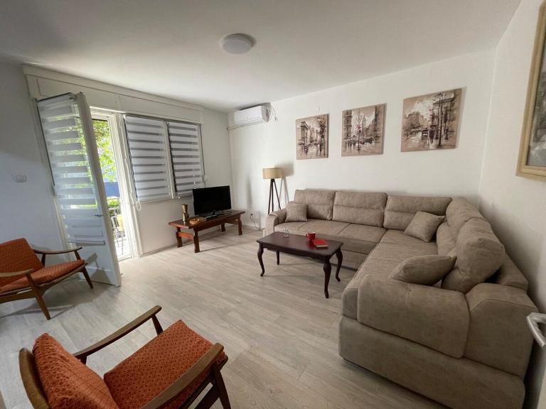 Apartment Mijuskovic - B&B Kravlja