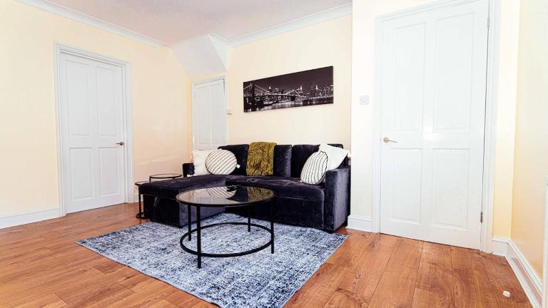 Modern, comfy 2 bedroom House in Hatfield, town centre, free parking, large garden - B&B Hatfield