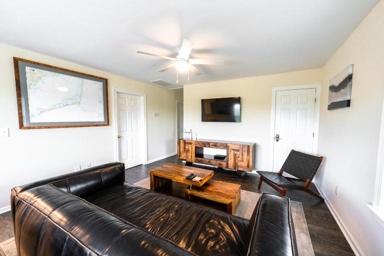Watermen's Cabana 3C - 3-Bed, 2-Bath Apartment - Walk To BEACH Access & PET Friendly! - B&B Waves