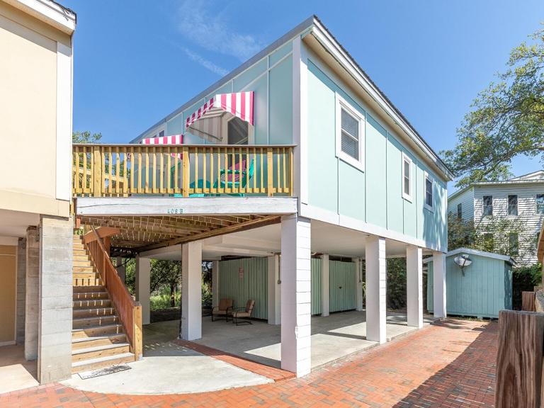 Treetop Cottage - Bed and Breakfast Tybee Island