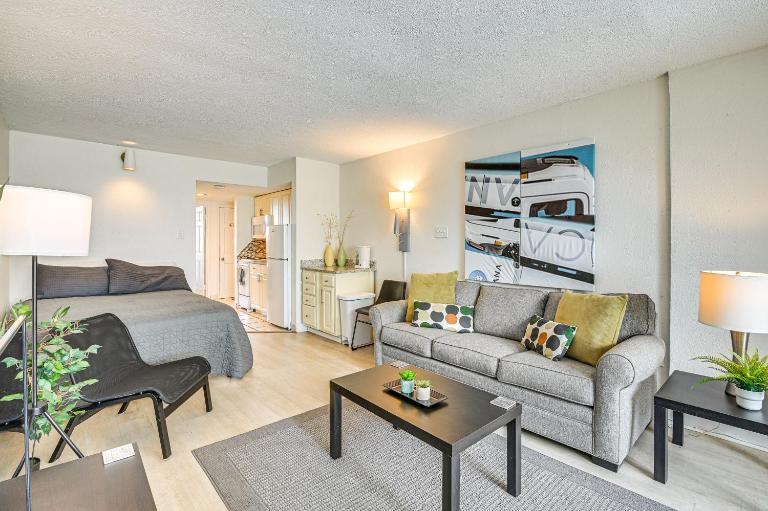Modern Caravelle Resort Condo: Near Golf Courses! - Bed and Breakfast Myrtle Beach