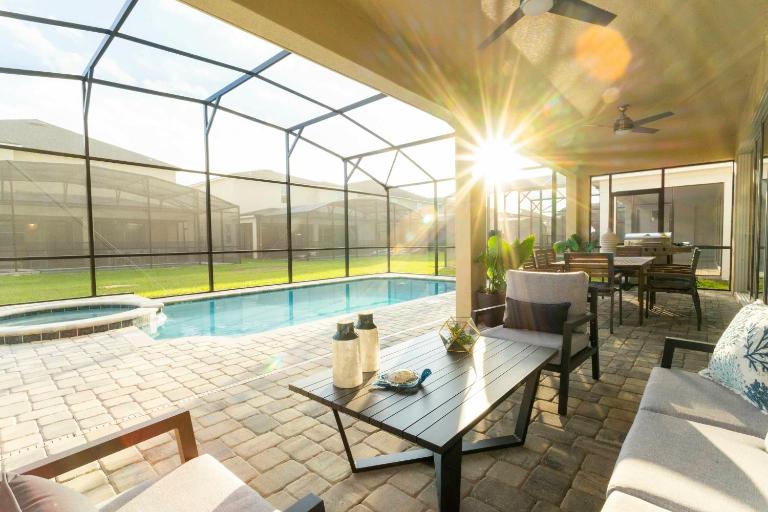 Elegant 18-Guest House: Luxury Resort Experience - B&B Kissimmee