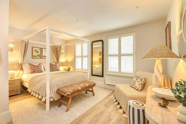 The Salt House - sleeps 12 & 3 mins to beach - Bed and Breakfast Melcombe Regis