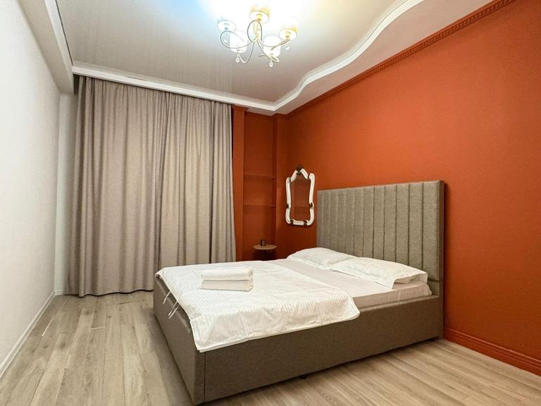 3-комнатная квартира с летней террасой в ЖК Арай - B&B Almaty