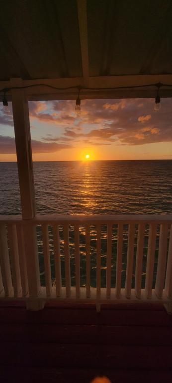 The Red Door Beach House, Buye Beach - Chambres d'hôtes Cabo Rojo