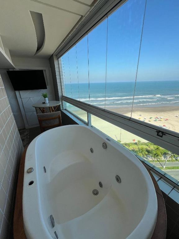 Vista Mar, 1 Dorm, Sacada com Jacuzzi , wi fi ,garagem, 5 hospedes, enfrente ao Mar - B&B Praia Grande