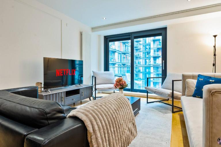 Canary Wharf Balcony & Waterfront 2-Bed, 2-Bath - B&B London