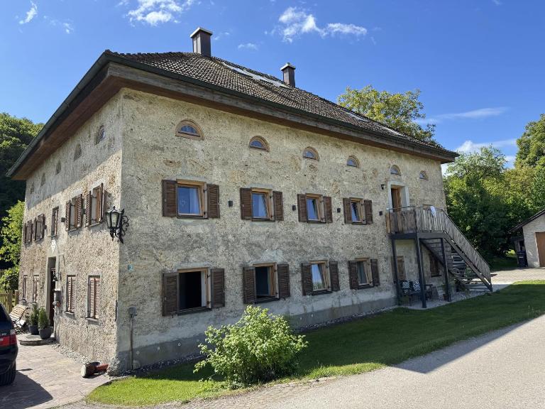 Burg 2 - Ferienwohnungen - Bed and Breakfast Taching am See