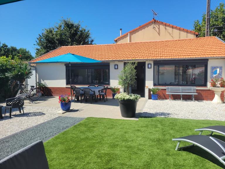 Maison familiale à 100m de la plage avec jardin clos et parking, pour 6 personnes - FR-1-258-190 - B&B Châtelaillon-Plage