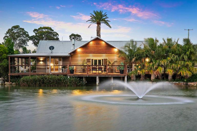 Lilies Lakeside Spa Villa - 1 Bedroom - B&B Lovedale
