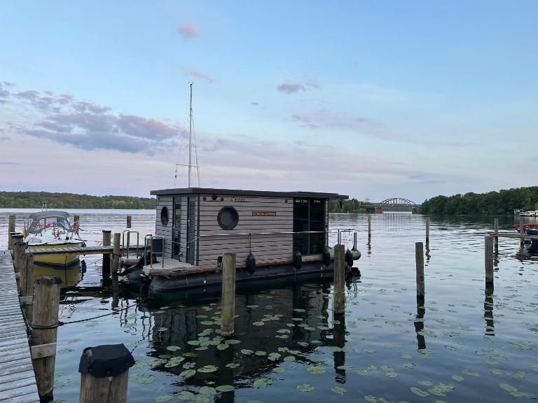 Hausboot Celina - Bed and Breakfast Potsdam