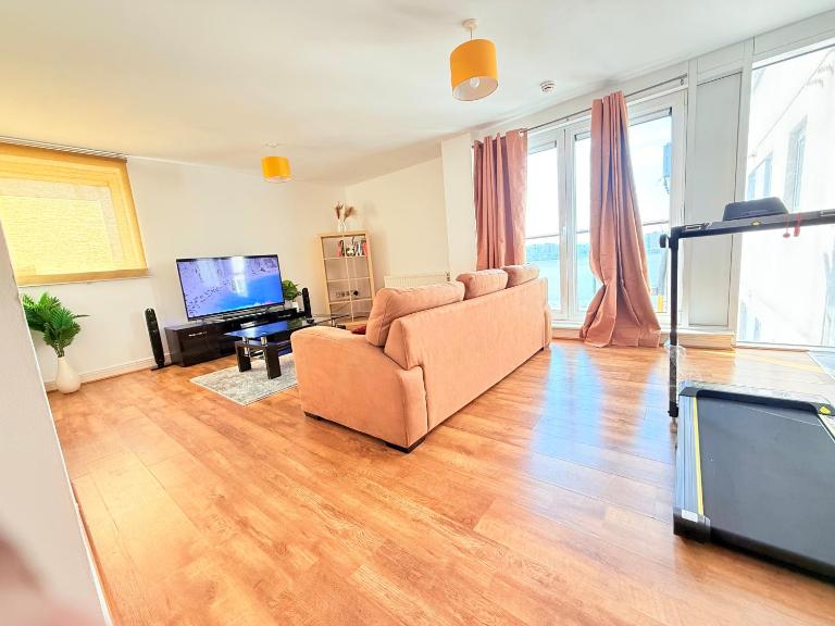 Luxury 2Bed Room Riverview Apartment - Ferienwohnung Cranwich