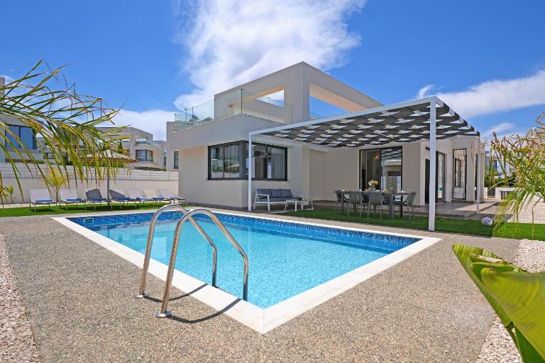 Villa Violeta - 3bed Bungalow large pool - Chambres d'hôtes Protaras