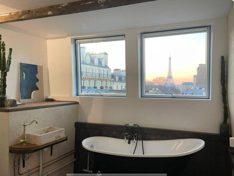 View Eiffel Tower - B&B Paris