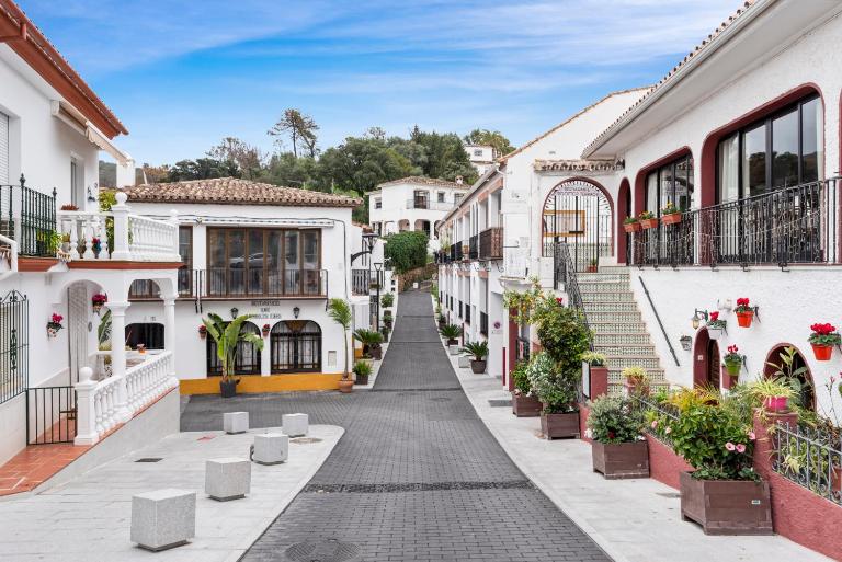 2 Bed Apartment in Benahavis Village - Ferienwohnung Benahavís