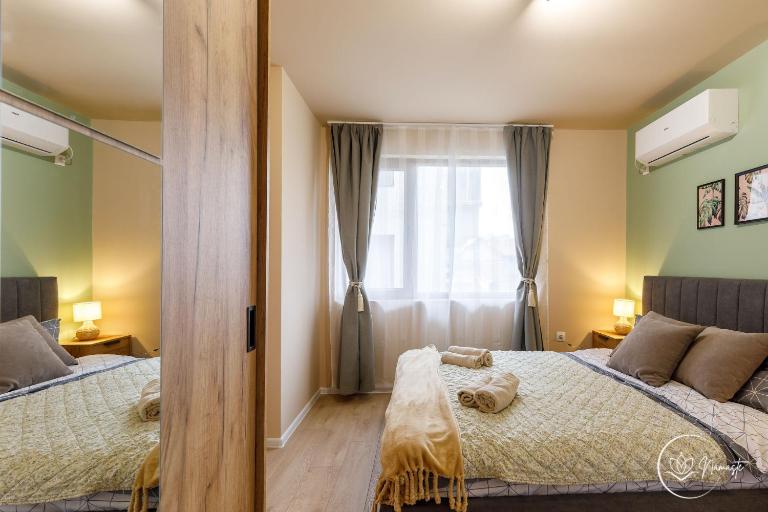 Namaste - Spacious Design Apartment near AUBG, 2 Terraces & Mountain View, Self check-in - B&B Blagoevgrad