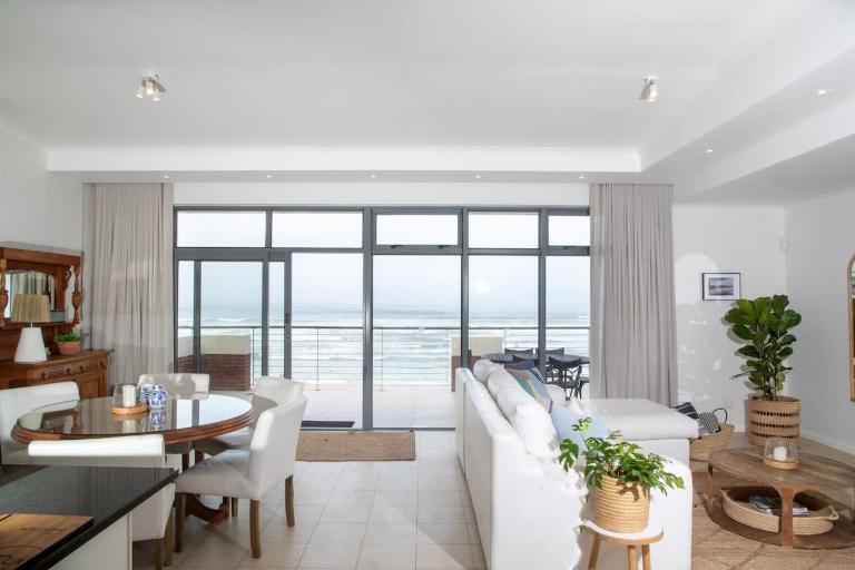 Surfers Empire Penthouse - B&B Muizenberg