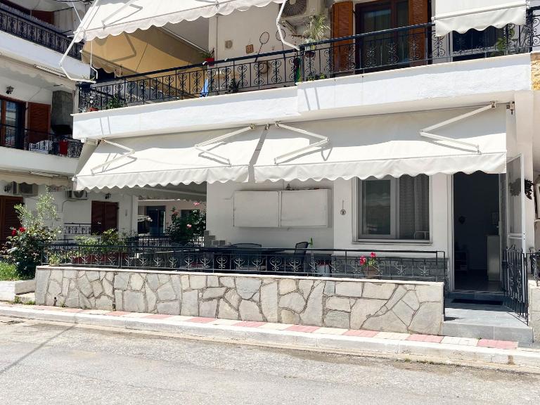 Veranda Apartment Paralia Ofriniou - B&B Ofrínion