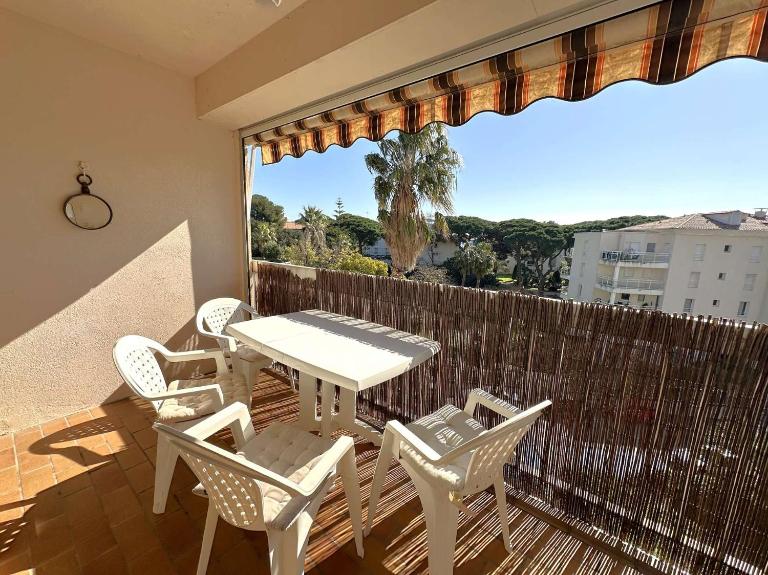 HYEPHI T2 pour 4 personnes dans résidence avec piscine - Hyères Port - Chambres d'hôtes Hyères