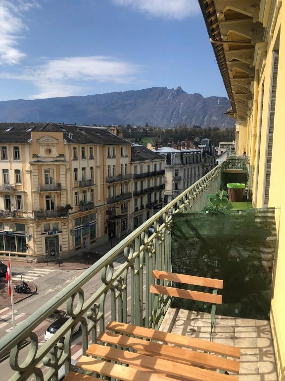 Appartement T2 52 m2 l'Ambassadeur centre-ville 1 chambre balcon - Chambres d'hôtes Aix-les-Bains